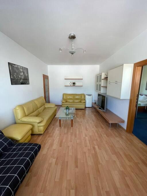 Apartman Obchodna Bratislava Exterior foto