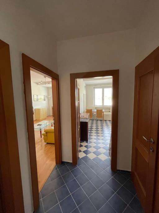 Apartman Obchodna Bratislava Exterior foto