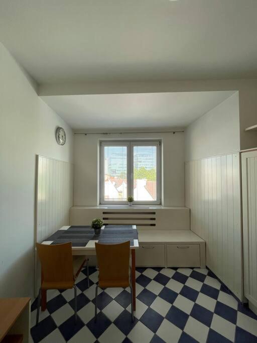Apartman Obchodna Bratislava Exterior foto